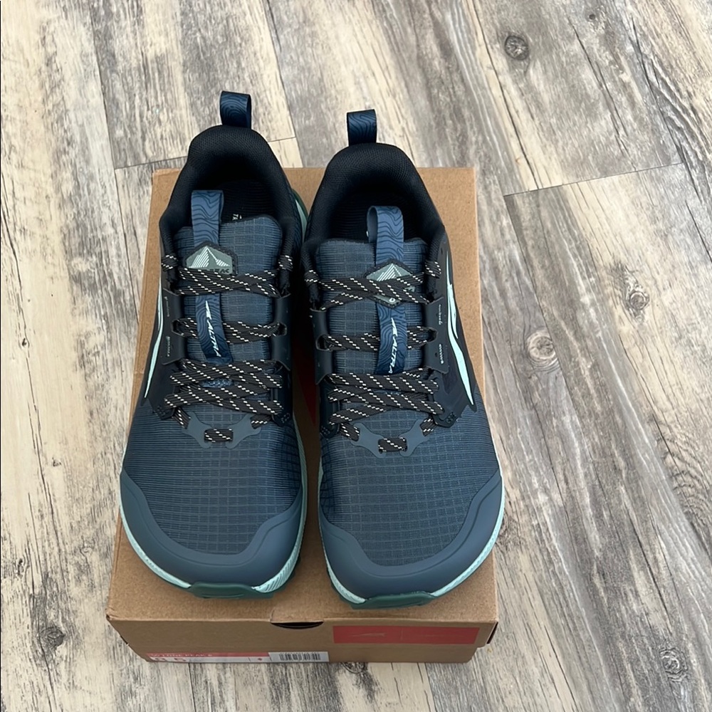 ALTRA’s WOMEN'S LONE PEAK 8